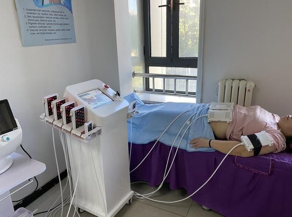 2022 Hot Selling Professional Lipo Laser No Invasive Body Slimming Shaping Beauty Equipment Vertical 5D Lipolaser Fat Removal with 14PCS Laser Pads