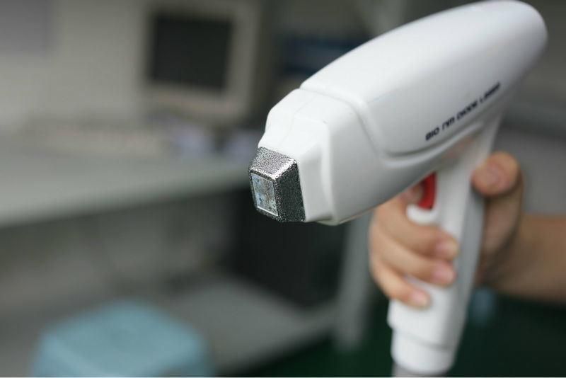 Medical Ce Approved 808nm Diode Laser Machine for Permanent Hair Removal (HS-811)