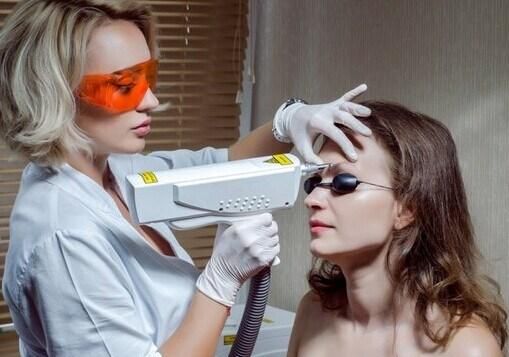 Medical SPA Mini YAG Laser Tattoo-Removal System Skin Tightening Pigment Removal Electric Machine